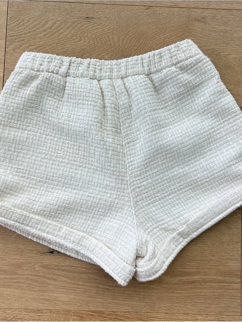 Line & Dot Cream Textured Tweed Shorts - Picture 2 of 3